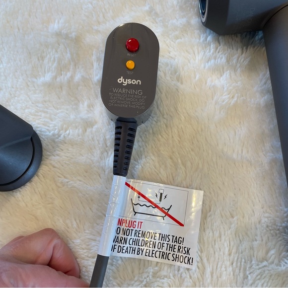 Dyson Supersonic Hair Dryer - Picture 3 of 11